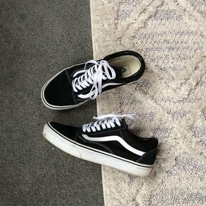 Old skool vans black, size 9 womens, worn a few times. In excellent condition.